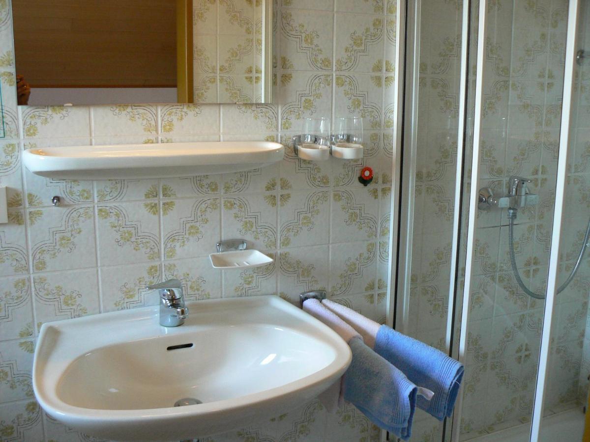 Hotel Haus Evelyn / Haus Heidemarie Bad Füssing Zimmer foto